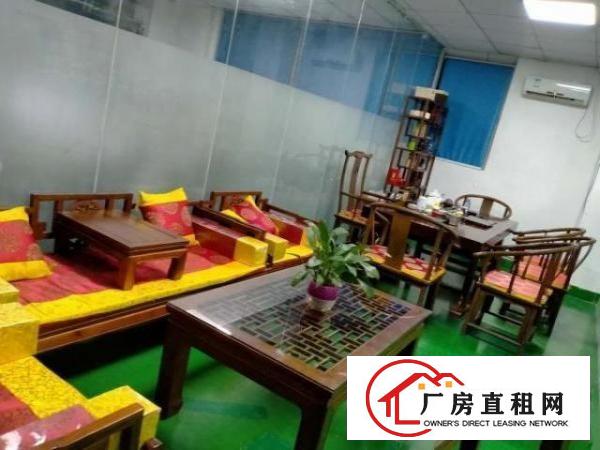  龙华新区龙华汽车站旁边楼上精装厂房办公室1280平，拎包入住