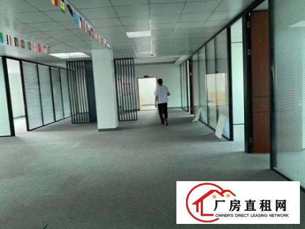  龙华清湖地铁站附近楼上整层精装修厂房1400平方出租