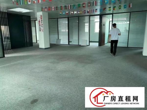  龙华清湖地铁站附近楼上整层精装修厂房1400平方出租