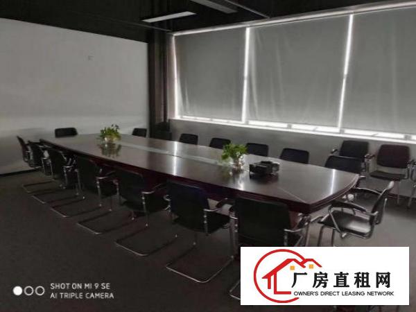  龙华龙胜地铁站边楼上1100平送五装修的办公电商户型
