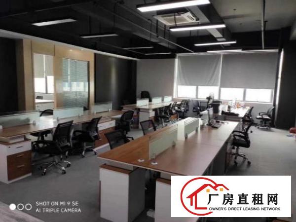  龙华龙胜地铁站边楼上1100平送五装修的办公电商户型