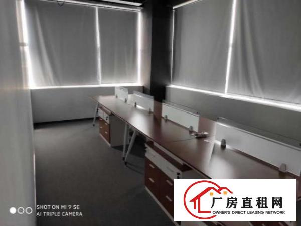  龙华龙胜地铁站边楼上1100平送五装修的办公电商户型