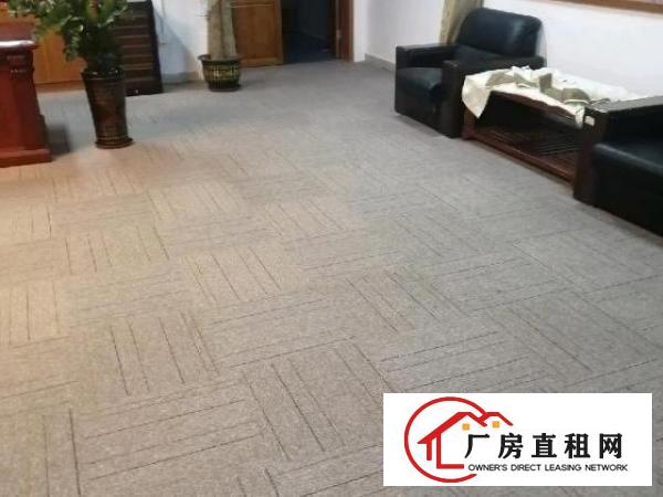  豪华装修，设施配套齐全，交通便利，出行方便