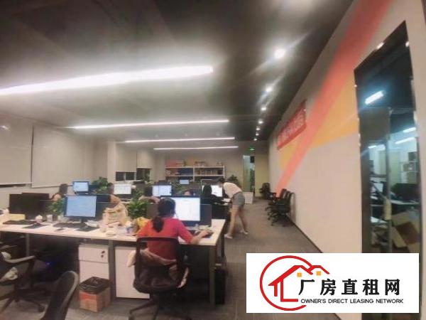  龙华大浪元芬地铁口附近新出精装修厂房1350平，物业直租