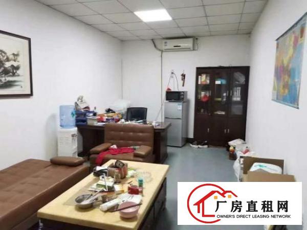  新出厂房2楼1680平带精装修，可分租，使用率高