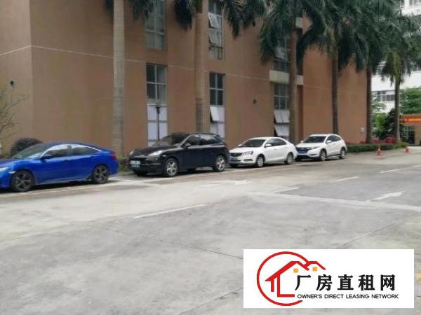  龙华大浪新出楼上带装修厂房2550平方出租