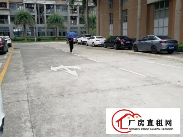  龙华大浪新出楼上带装修厂房2550平方出租