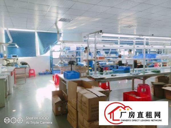  龙华大浪浪口工业区楼上整层1280平精装厂房出租。