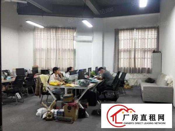  清湖地铁口附近院1一3楼2710平方，合同5年，原房东厂房