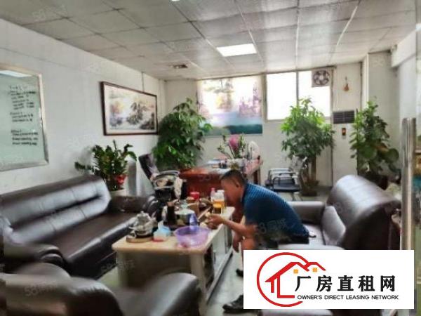  龙华大浪龙观快线边一楼1400平带牛角厂房出租。