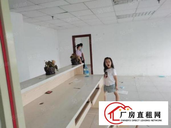  龙华元芬地铁站新出楼上精装修厂房360平水电齐全。