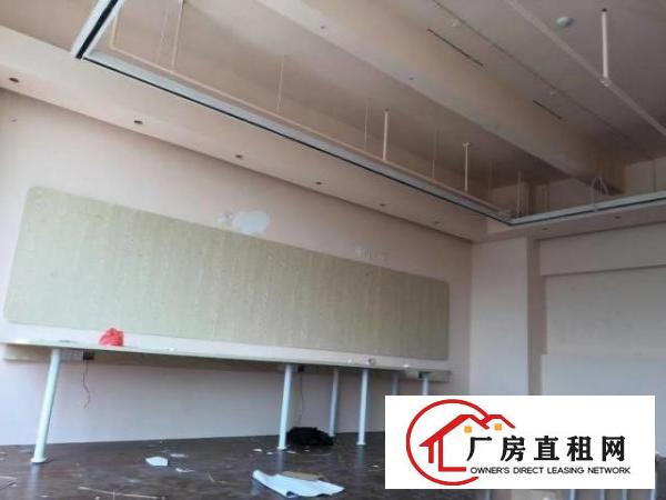  观澜轻轨站边楼上3160平精装厂房大小可分租带消防喷淋