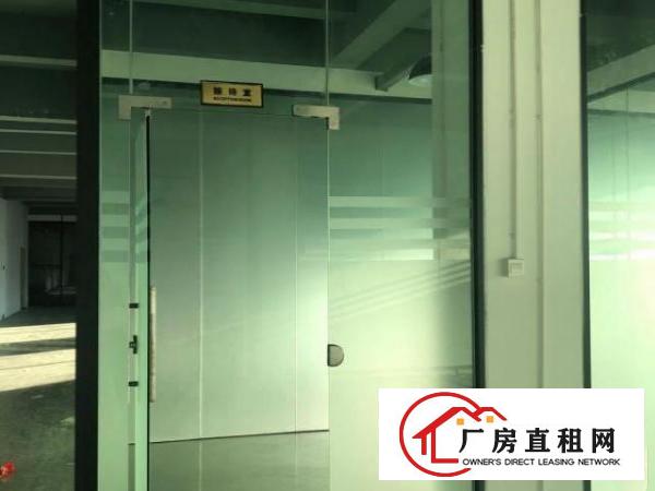  观澜轻轨站边楼上3160平精装厂房大小可分租带消防喷淋
