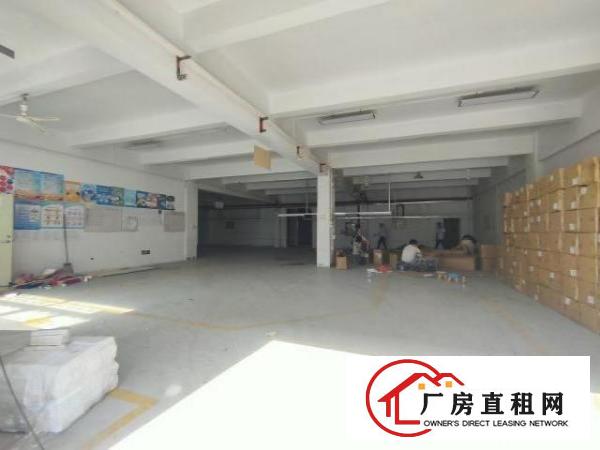  观澜松元环观中路边，轻轨站旁一楼800平方，有办公室装修