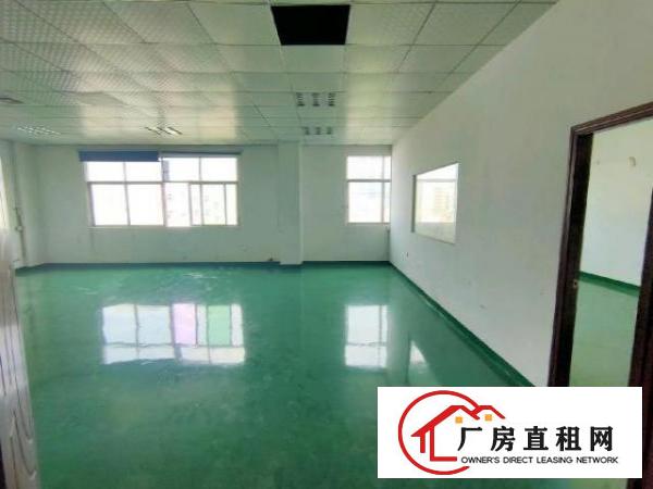  观澜新田观平路边工业区内三楼精装修800平方，大小可分租