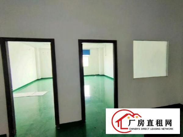  观澜新田观平路边工业区内三楼精装修800平方，大小可分租