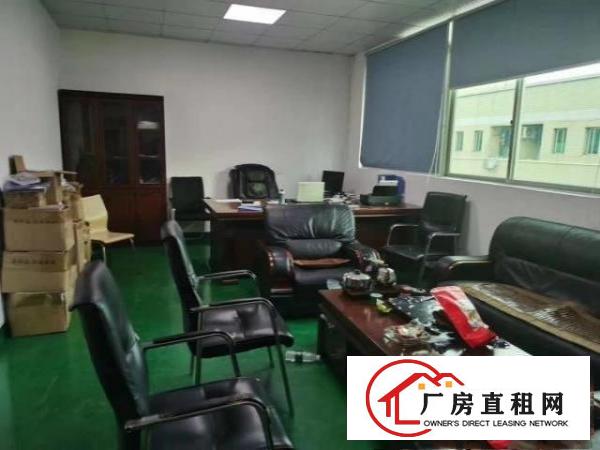  观澜轻轨站边新出楼上700平方，豪华装修，无需转让费，月底空