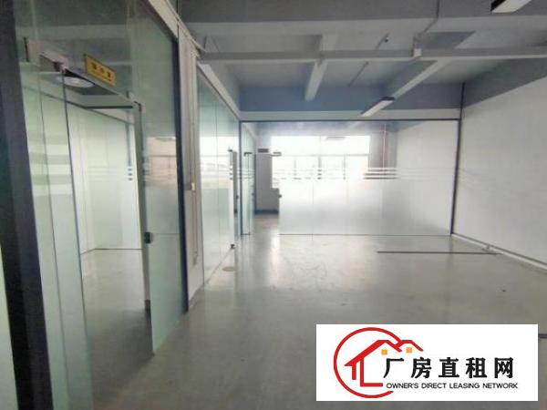  观澜轻轨站附近，花园式园区楼上精装修800，现成办公室装修