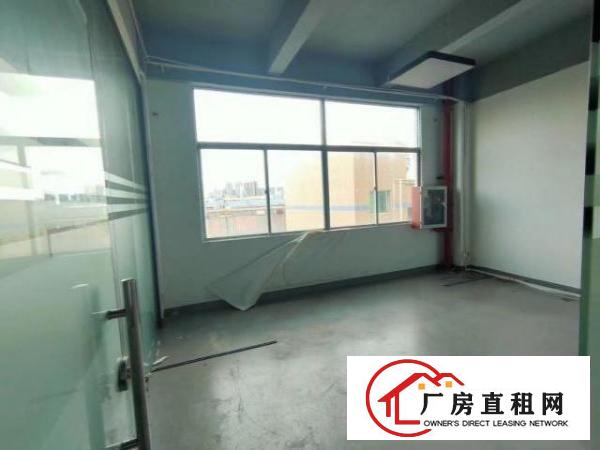 观澜轻轨站附近，花园式园区楼上精装修800，现成办公室装修