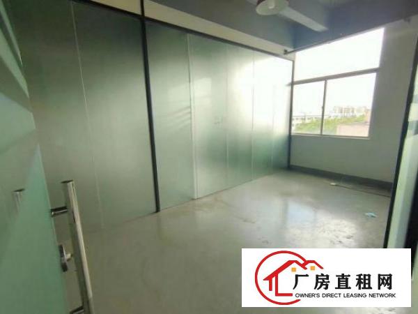  观澜轻轨站附近，花园式园区楼上精装修800，现成办公室装修
