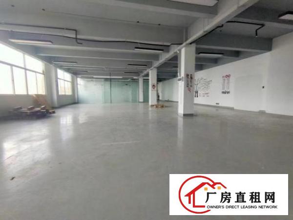  观澜轻轨站附近，花园式园区楼上精装修800，现成办公室装修