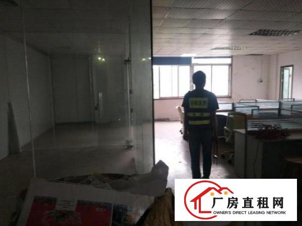  观澜高新产业园楼上650平出租有现成办公和前台