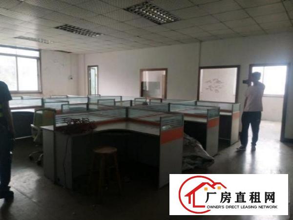 观澜高新产业园楼上650平出租有现成办公和前台