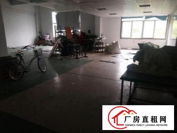  观澜高新产业园楼上650平出租有现成办公和前台