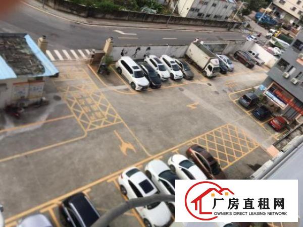  简约办公室或存储5楼的第四层