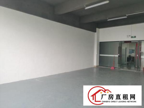  简约办公室或存储5楼的第四层