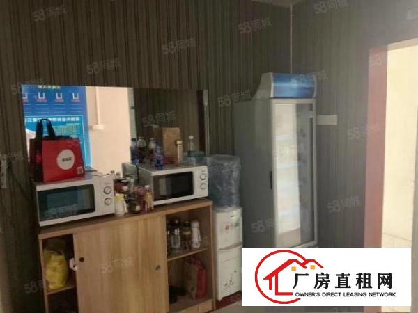  观澜楼上400平方办公室仓库齐全，水电到位，月底空出。