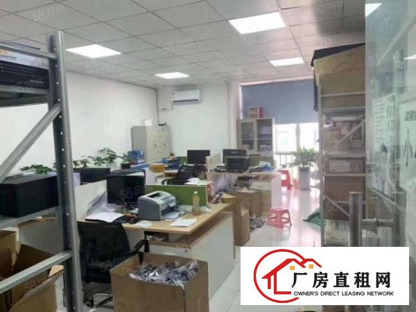  观澜楼上400平方办公室仓库齐全，水电到位，月底空出。