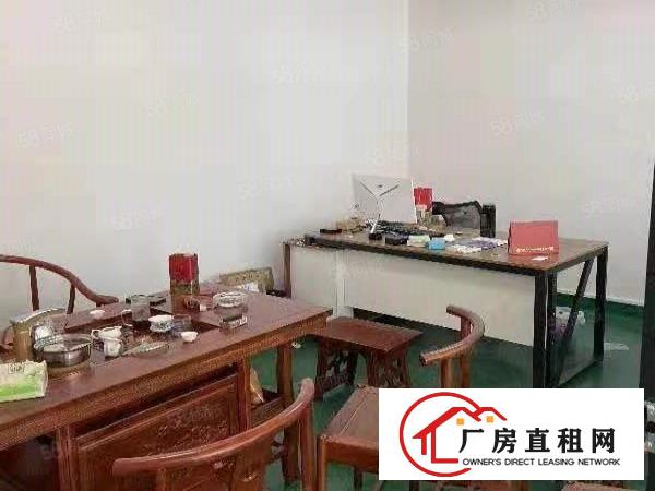  现成装修！无转让费！观澜轻轨站附近工业园楼上350平厂房出租