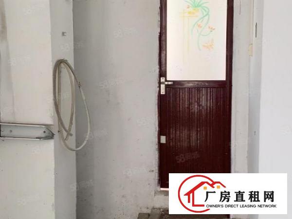  观澜新田楼上300平，带办公室，格局方正，价格实惠，面积实在