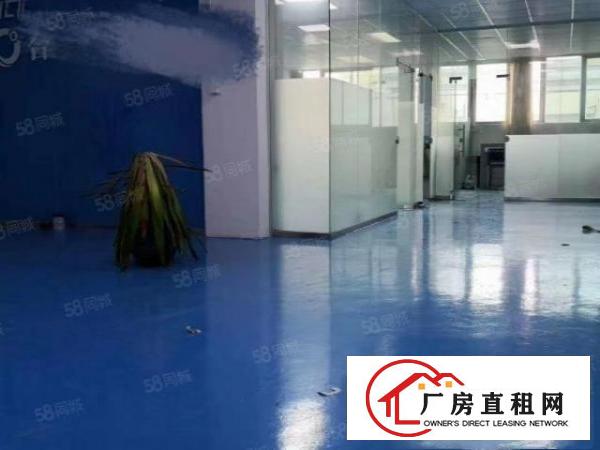  观澜牛湖环观南路边楼上是带办公室装修标准厂房招租。