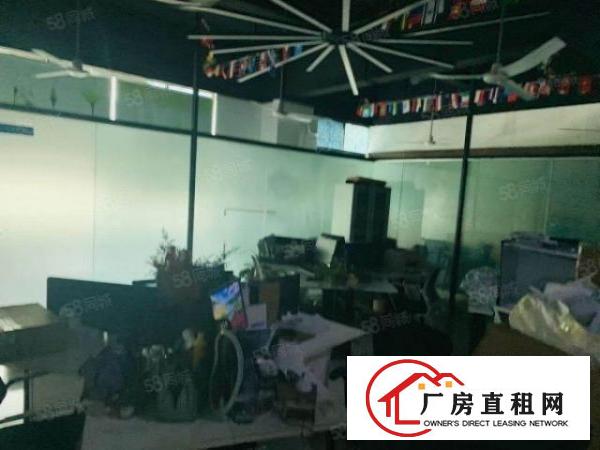  观澜樟坑径新出楼上900平厂房，精装修，无转让费