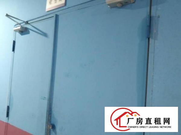  出租宝安新安洪浪北B出口地铁口间仓库厂房办公室