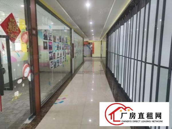  兴东地铁口附近，精装修800平，带霸气前台，办公室