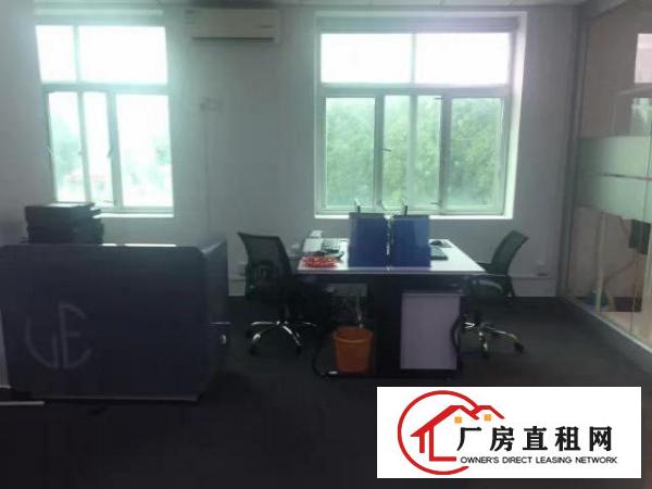  办公室招租有大小间可选，办公用品齐全，电商可直接办公，