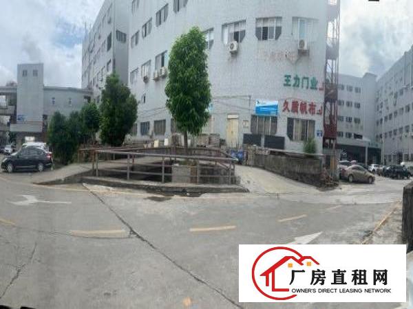  三楼位置，自带四间装修办公室，水电齐全，A级防火门标准