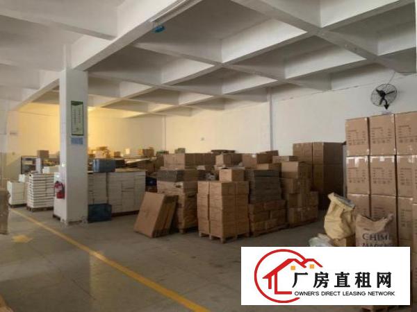  三楼位置，自带四间装修办公室，水电齐全，A级防火门标准