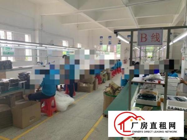  三楼位置，自带四间装修办公室，水电齐全，A级防火门标准