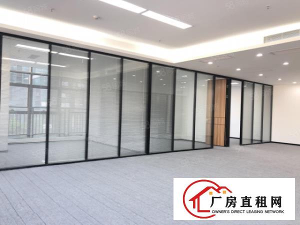  西乡新装修办公室60平，品质保证，交通方便，价格实惠！