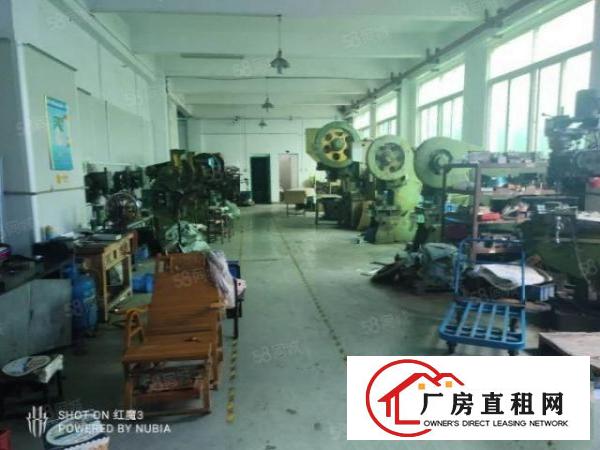  西乡靠洲石路边新出一楼厂房带装修680平