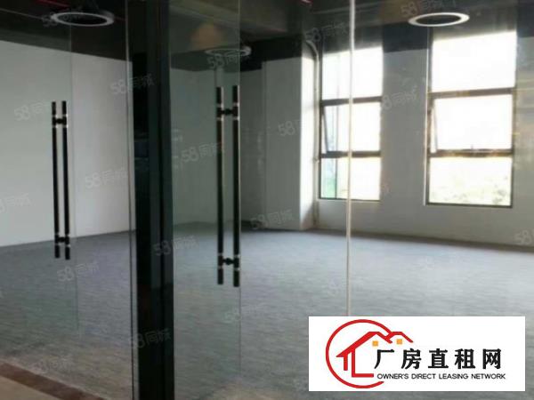  西乡新出110平精装修办公室，地铁口边，交通方便采光好！