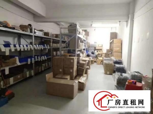  福永桥头地铁口楼上精装修厂房转让，无需转让费！