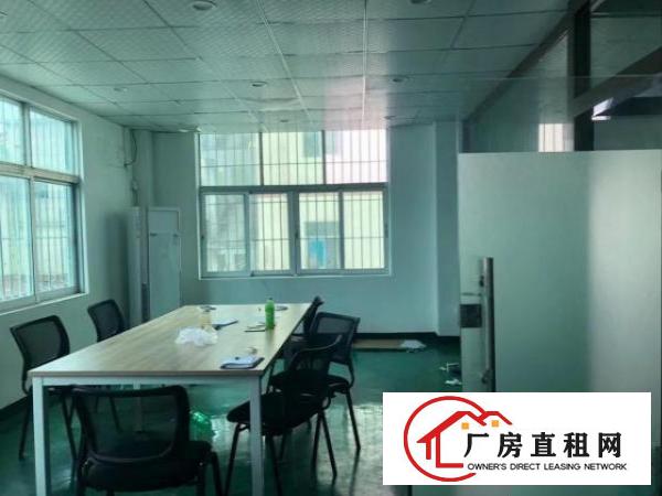  两层小独院精装修水电齐全