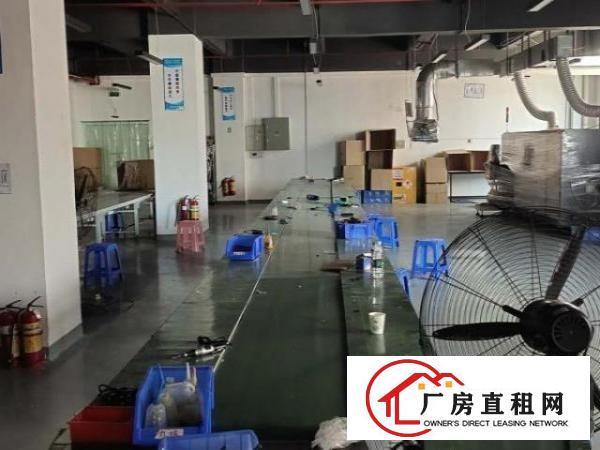  福永沿江高速出口天瑞工业区新出楼上1250平带装修厂房出租