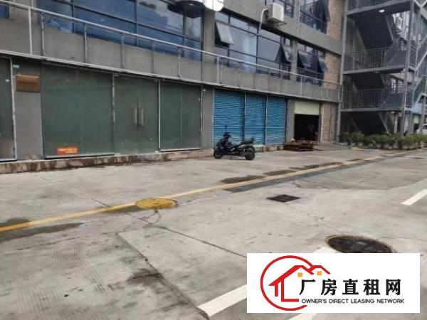  福永桥头地铁站旁边一楼带装修厂房出租，350平空地大