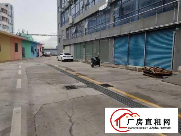  福永桥头地铁站旁边一楼带装修厂房出租，350平空地大